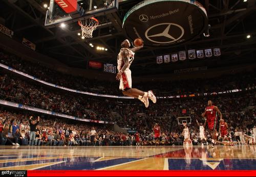 就在今天，12月8日凌晨！中超传来了青岛西海岸、武汉三镇和海港的新消息（12月8日凌晨，中超最新消息：青岛西海岸、武汉三镇与海港传来新动向）