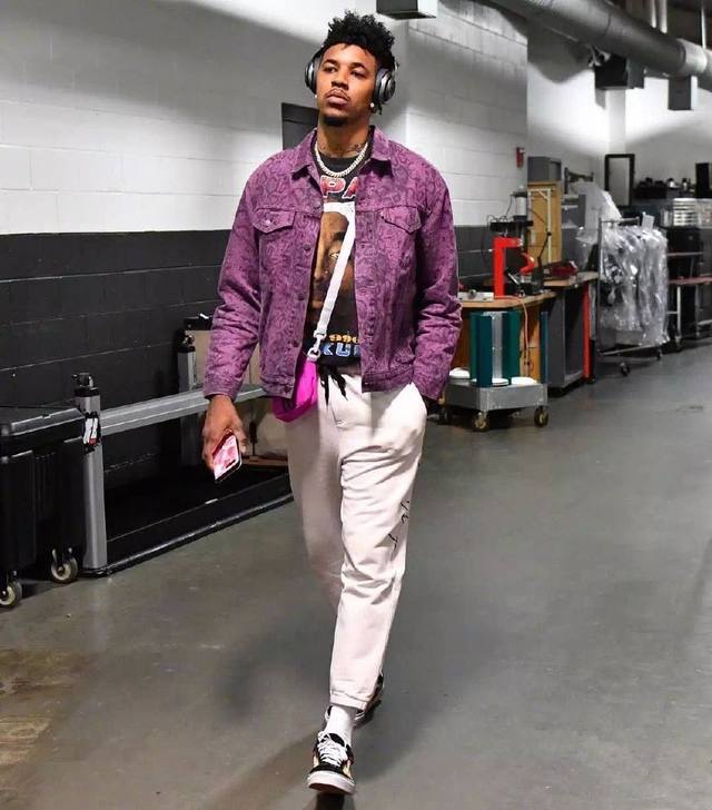 他是唯一能稳住局面的那个人（稳住局面，非他莫属）