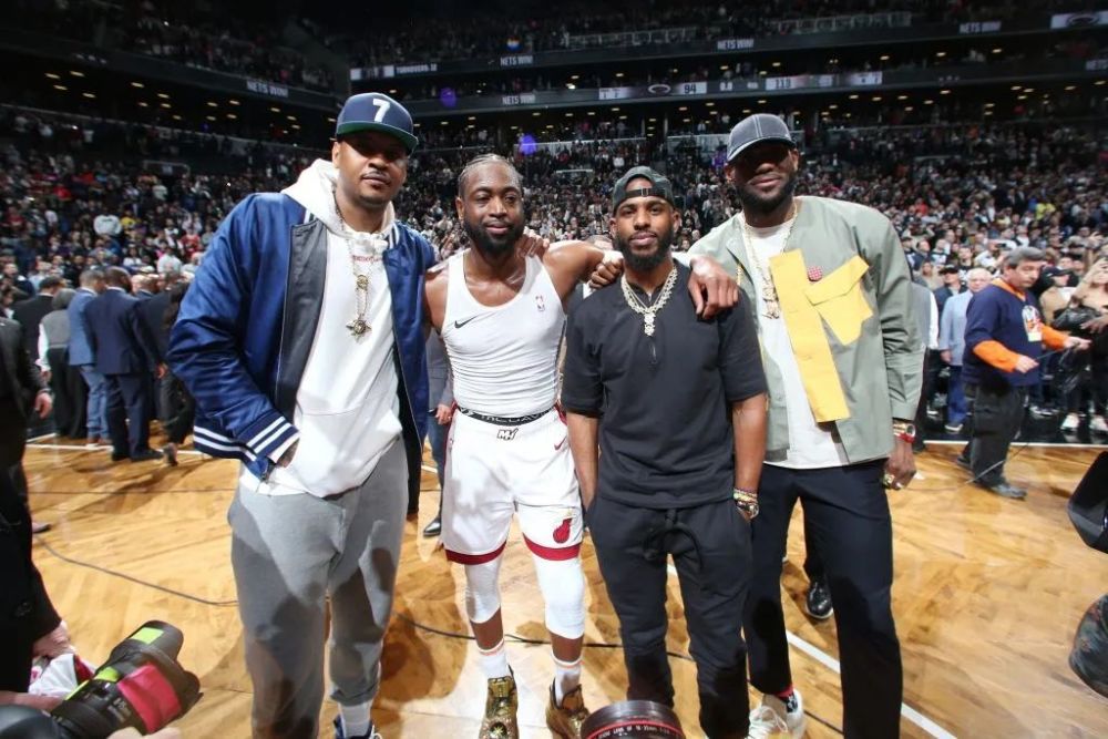 攻守兼备助博洛尼亚斩落领头羊那不勒斯，卢库米当选全场最佳（博洛尼亚力克榜首那不勒斯，卢库米攻防俱佳荣膺全场最佳）