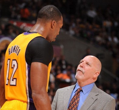 莱万：续约的事不急，就算现在有人联系我，我也不会给出答复（莱万：续约不着急，就算有人来谈也暂不答复）