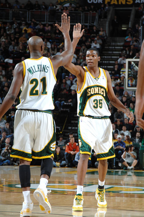 姆巴佩：能被拿来和C罗相提并论很自豪；想拿所有能拿的冠军（姆巴佩：与C罗齐名倍感荣幸，志在收尽所有冠军）