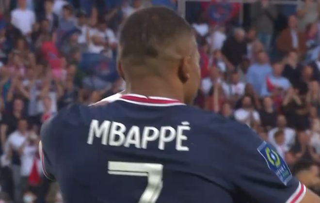 意媒：尤文冬窗很难签下贝尔纳韦，其3千万身价是主要障碍（意媒：尤文冬窗追贝尔纳韦受阻，3000万身价成最大难关）