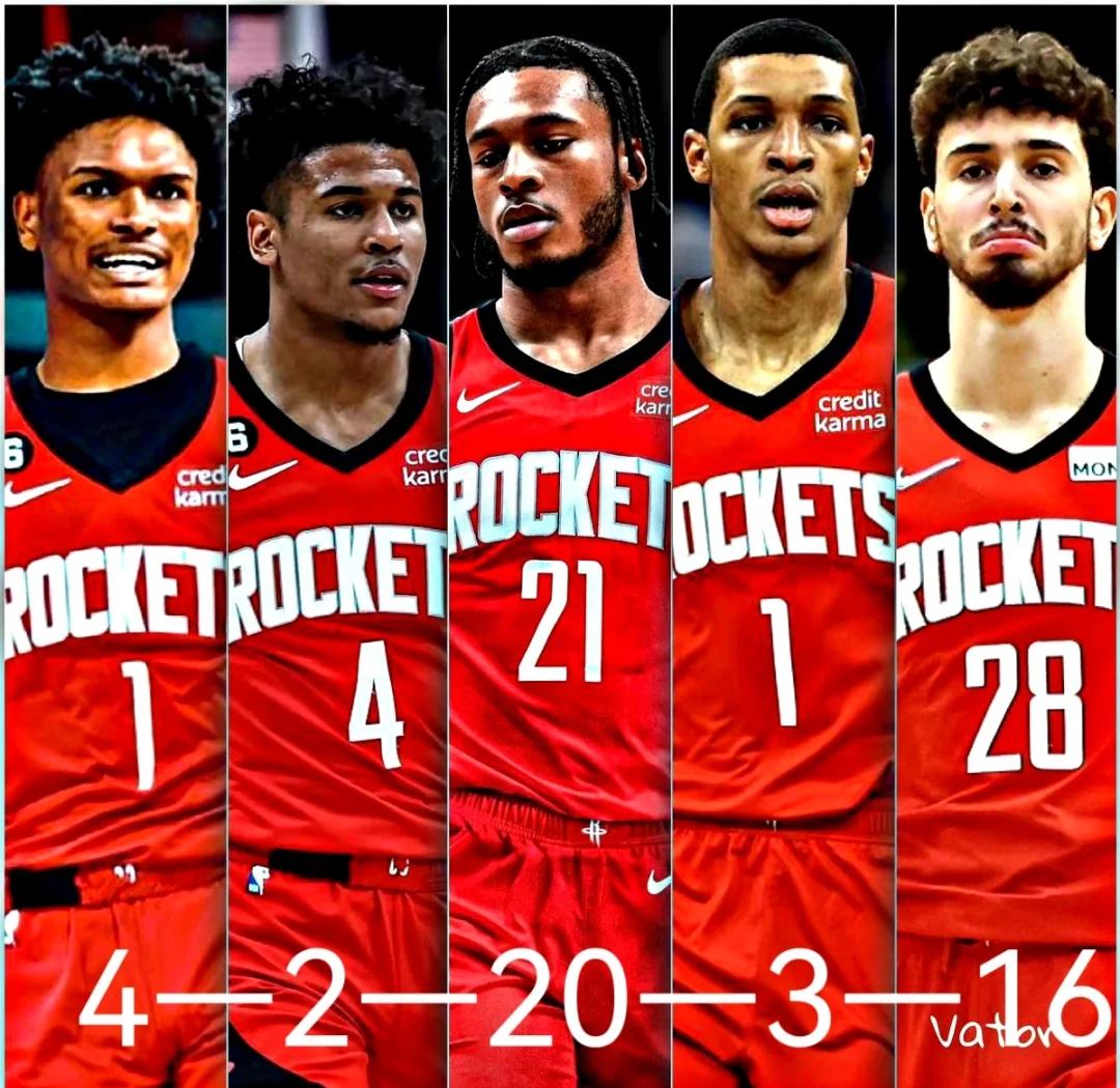 看台嘘声不断（看台嘘声此起彼伏）