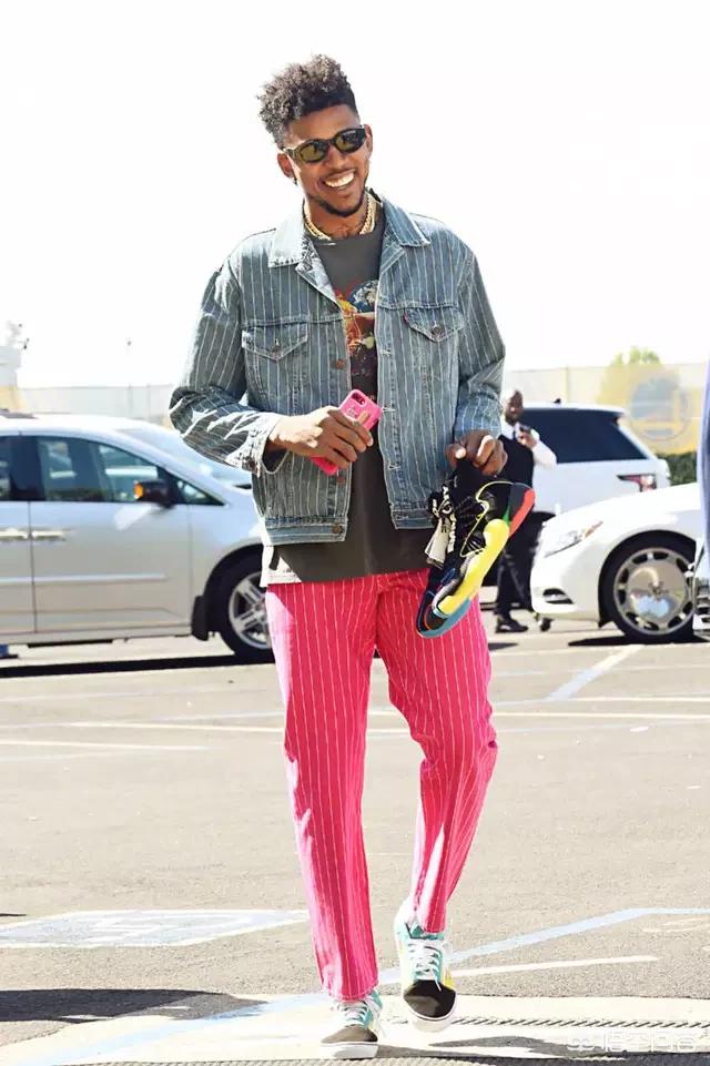 利物浦主场1-1战平升班马桑德兰，迎来赛季首个平局（利物浦主场被升班马桑德兰1-1逼平，收获赛季首个平局）