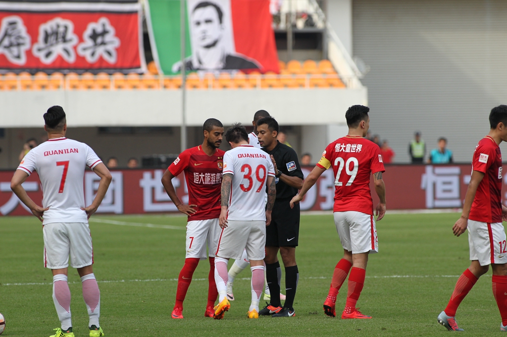 德天空：雅克松目前没打算在冬窗离开拜仁（德国天空体育：雅克松暂不考虑今冬离开拜仁）