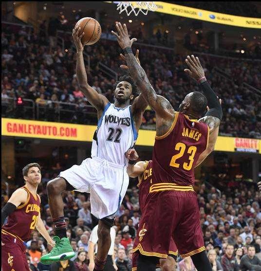 米切尔末节24分，与詹姆斯并列97-98赛季以来骑士第二高（米切尔末节独取24分 追平詹姆斯 创97-98赛季后骑士第二高纪录）