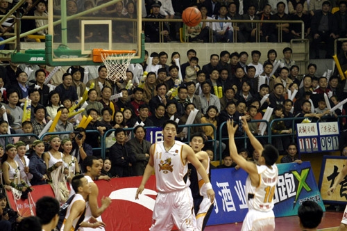 每体：已有323名巴萨会员转卖门票给法鹰球迷，这些票将作废（每体：查出323位巴萨会员向法鹰球迷转售球票，涉事门票将被取消）