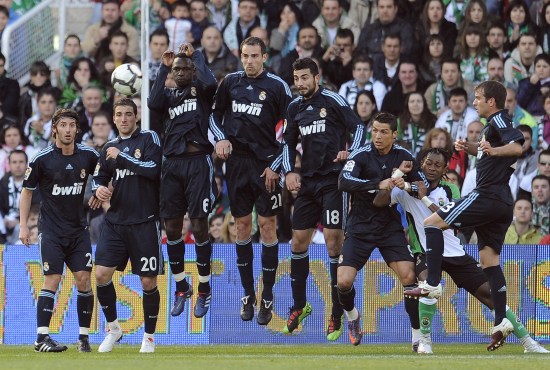 中国女足2-3苏格兰女足，张琳艳、吴澄舒互相传射，豪厄特吊射双响（中国女足2比3不敌苏格兰：张琳艳、吴澄舒互相传射，豪厄特吊射梅开二度）