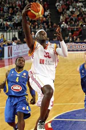 因抱怨染黄，内马尔：裁判不仅水平差，傲慢的态度也令人作呕（因抱怨吃到黄牌，内马尔怒斥裁判：水平低下，傲慢态度令人作呕）