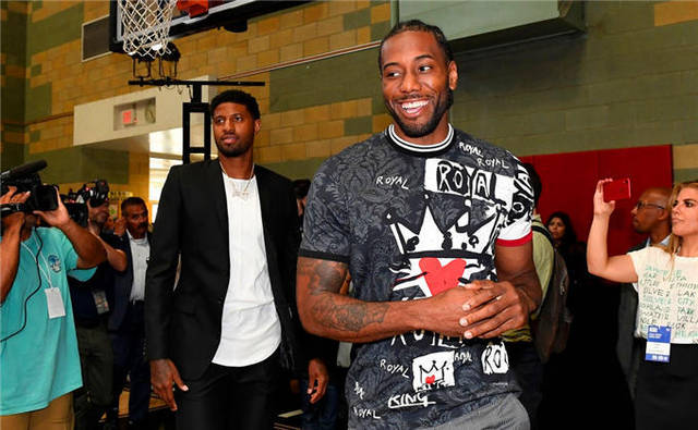 王洪亮：美国巴西身体强太多；若早跟她们踢热身赛或许会好些（王洪亮：美国、巴西对抗强度占优；若早安排热身赛或可改善表现）