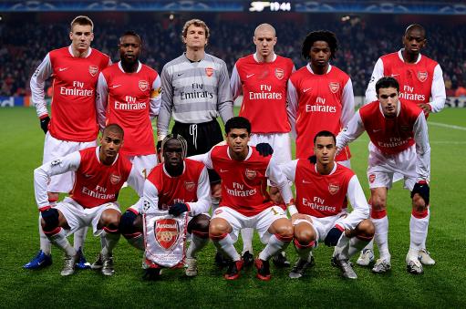 中超：上海海港主场4-1大胜深圳（中超：上海海港主场4比1击败深圳队）