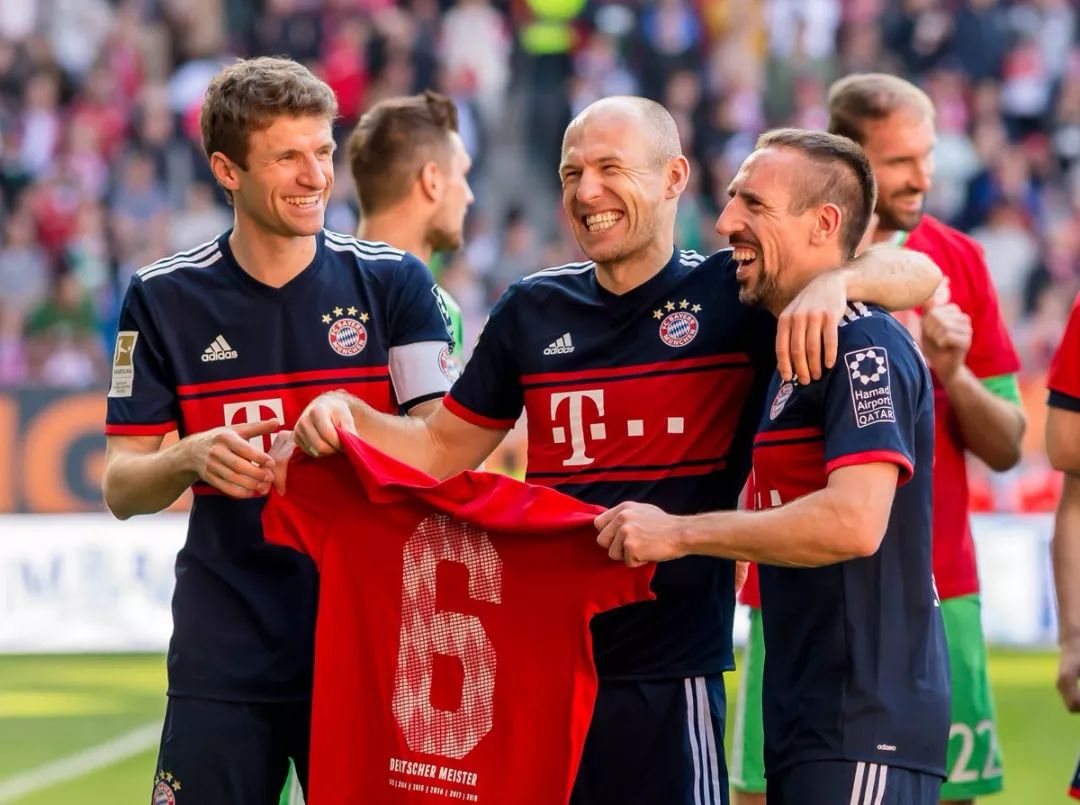 太攀蛇官方：队内得分王麦克维由于孩子出生，缺席今日对阵老鹰（太攀蛇官宣：麦克维喜得贵子，将缺席今日与老鹰之战）